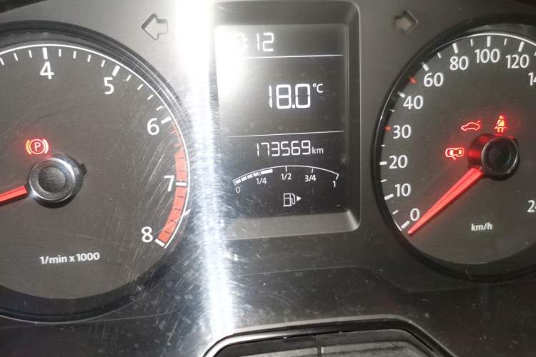 Used Volkswagen Lavida 2013 Revised Classic 1.6L Manual Fashion Edition Odometer Close Up