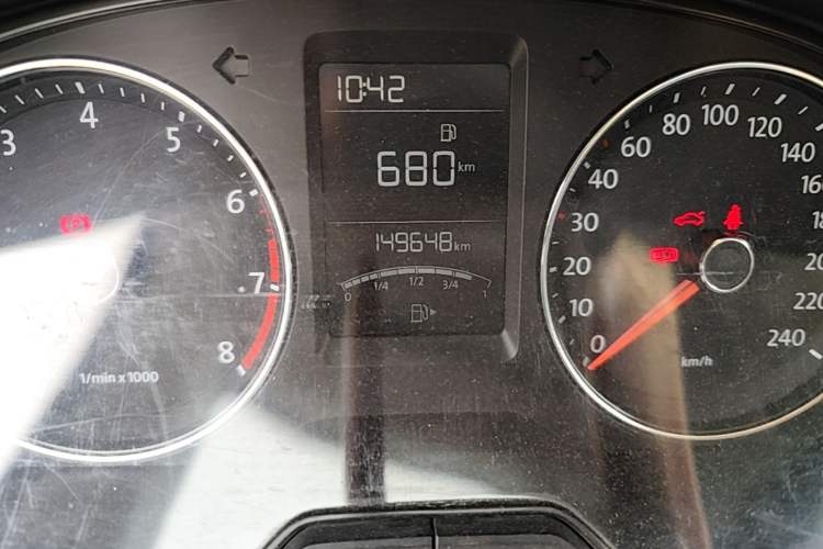 Used Volkswagen Lavida 2013 Restyled Classic 1.6L Manual Comfort Edition Odometer Close Up