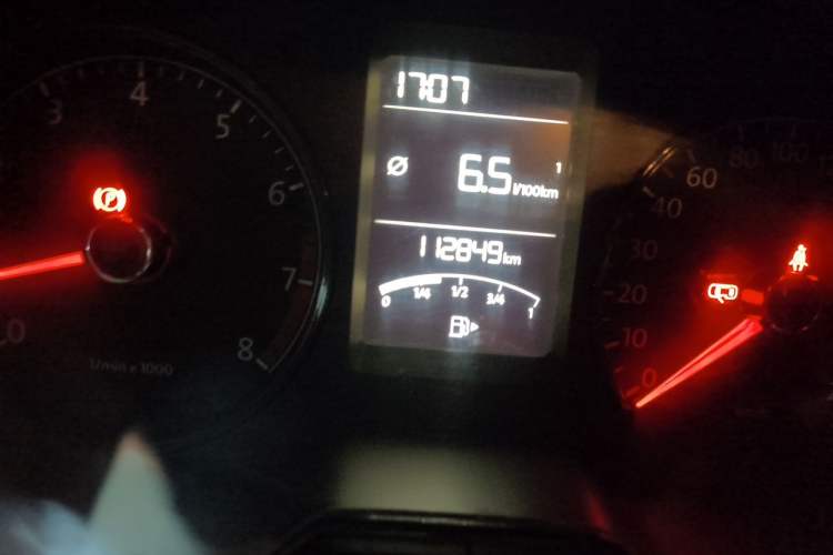 Used Volkswagen Lavida 2013 Revised Classic 1.6L Manual Fashion Edition Odometer Close Up
