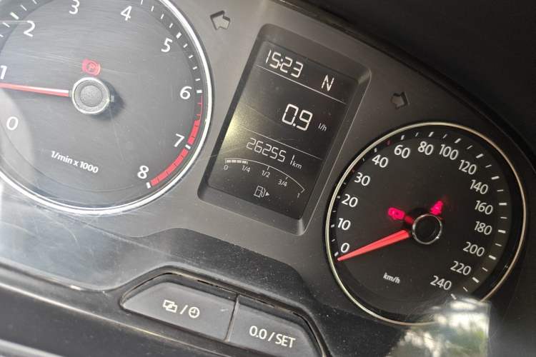 Used Volkswagen Lavida 2013 Revised Version 1.4 TSI DSG Comfort Edition Odometer Close Up