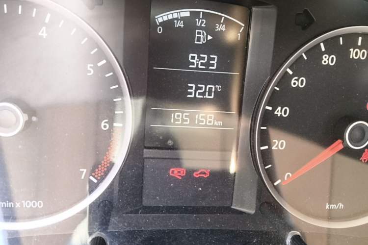 Used Volkswagen Lavida 2013 Classic 1.6L Manual Fashion Edition Odometer Close Up