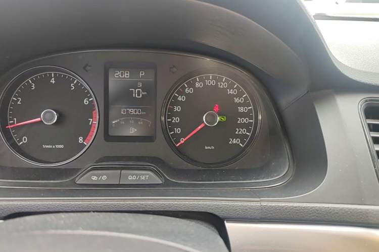 Used Volkswagen Lavida 2013 Revised Classic 1.6L Automatic Fashion Edition Odometer Close Up