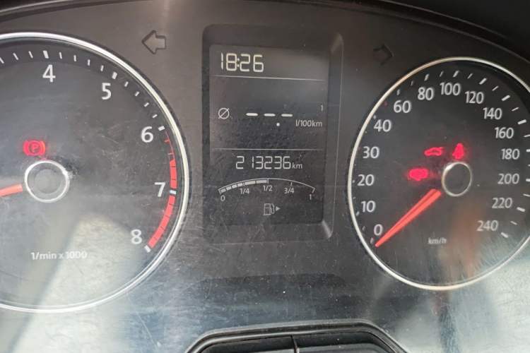 Used Volkswagen Lavida 2013 1.4TSI Manual Comfort Edition Odometer Close Up