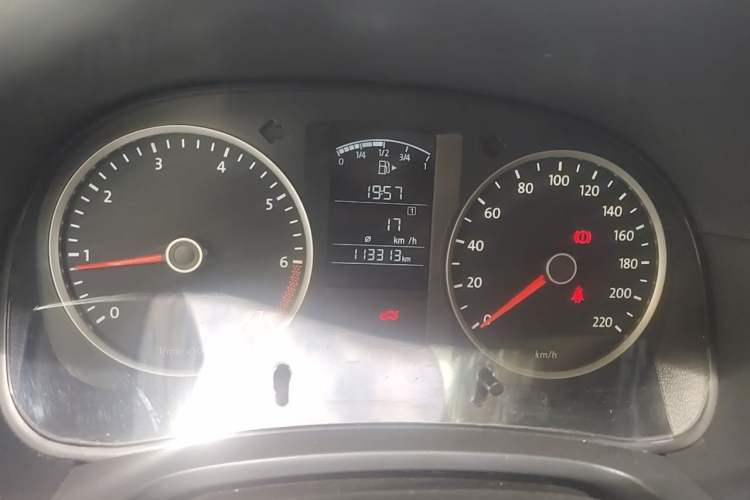 Used Volkswagen Lavida 2013 Classic 1.6L Manual Fashion Edition Odometer Close Up