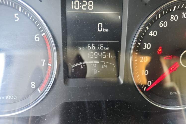 Used Volkswagen Lavida 2013 1.4TSI Manual Comfort Edition Odometer Close Up