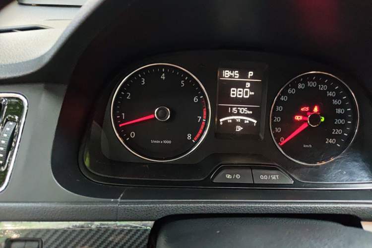 Used Volkswagen Lavida 2013 Revised Version 1.4 TSI DSG Luxury Edition Odometer Close Up