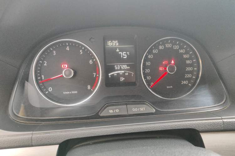 Used Volkswagen Lavida 2013 Restyled Classic 1.6L Manual Comfort Edition Odometer Close Up