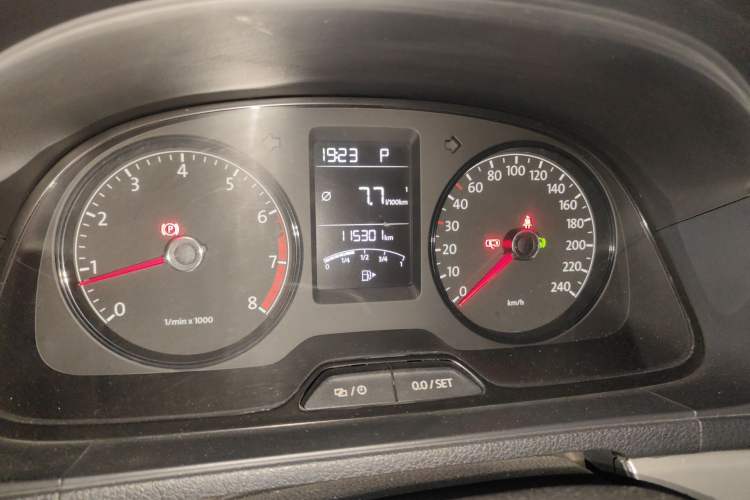 Used Volkswagen Lavida 2013 Revised Classic 1.6L Automatic Fashion Edition Odometer Close Up