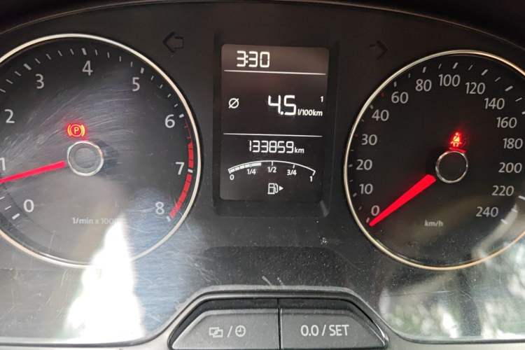 Used Volkswagen Lavida 2013 Restyled Classic 1.6L Manual Comfort Edition Odometer Close Up