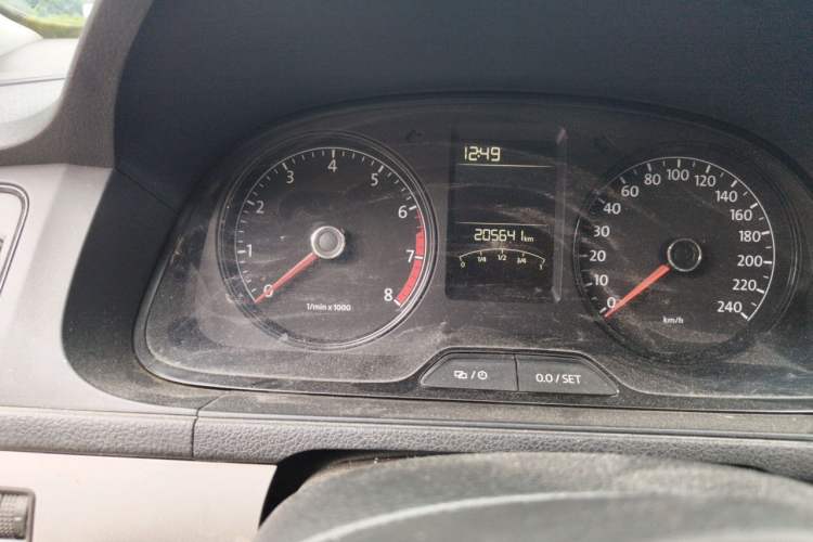 Used Volkswagen Lavida 2013 Revised Classic 1.6L Manual Fashion Edition Odometer Close Up