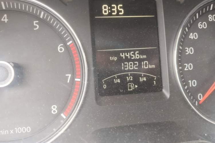 Used Volkswagen Lavida 2013 1.4TSI DSG Comfort Edition Odometer Close Up