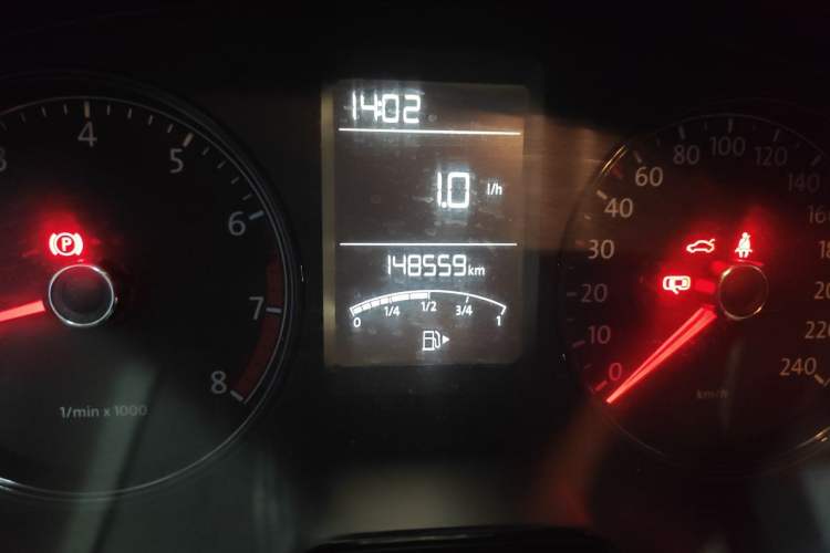 Used Volkswagen Lavida 2013 Revised Classic 1.6L Manual Fashion Edition Odometer Close Up