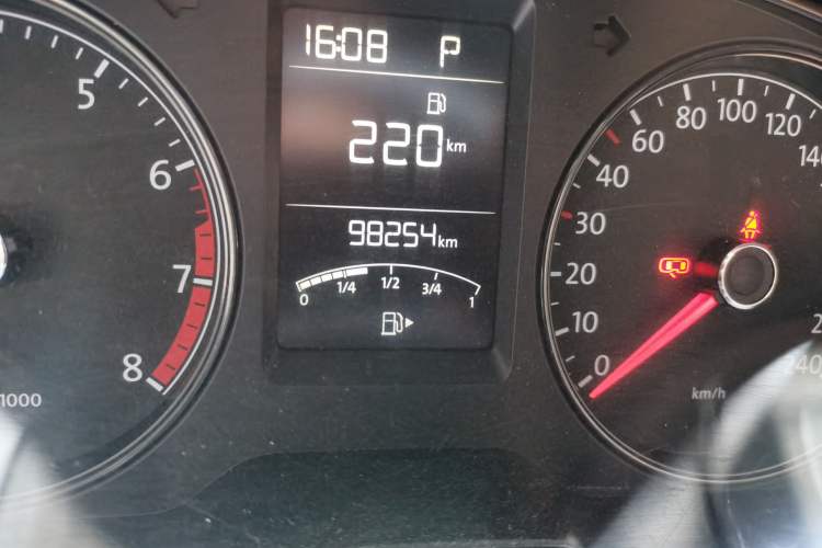 Used Volkswagen Lavida 2013 Revised Classic 1.6L Automatic Fashion Edition Odometer Close Up