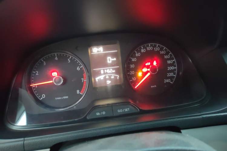 Used Volkswagen Lavida 2013 Revised Classic 1.6L Manual Fashion Edition Odometer Close Up
