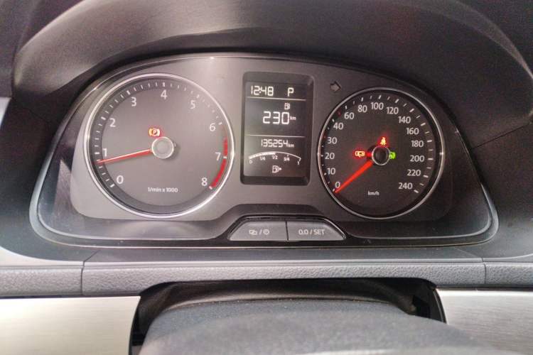 Used Volkswagen Lavida 2013 Restyled Classic 1.6L Automatic Comfort Edition Odometer Close Up