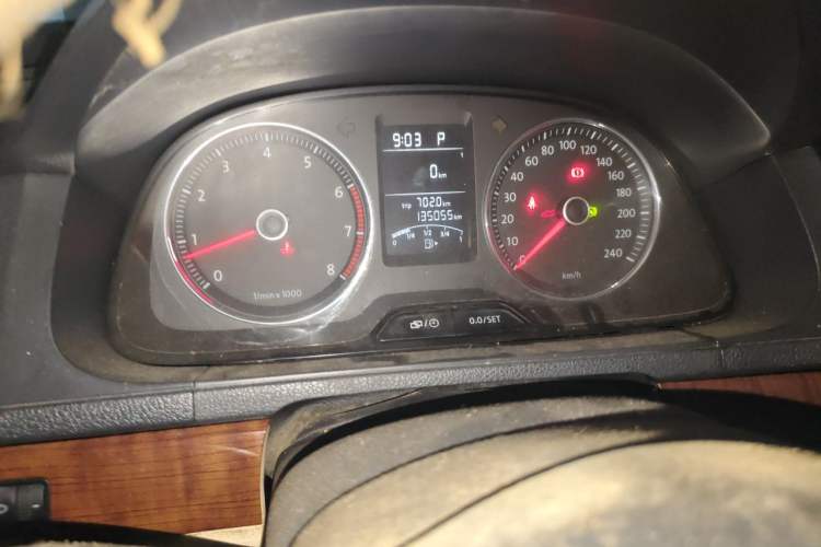 Used Volkswagen Lavida 2013 1.4TSI DSG Comfort Edition Odometer Close Up