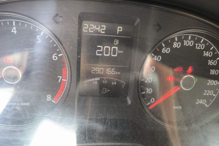 Used Volkswagen Lavida 2013 1.6L Automatic Fashion Edition Odometer Close Up