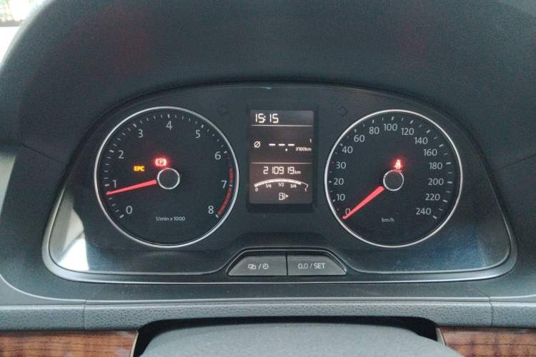Used Volkswagen Lavida 2013 Restyled Classic 1.6L Manual Comfort Edition Odometer Close Up
