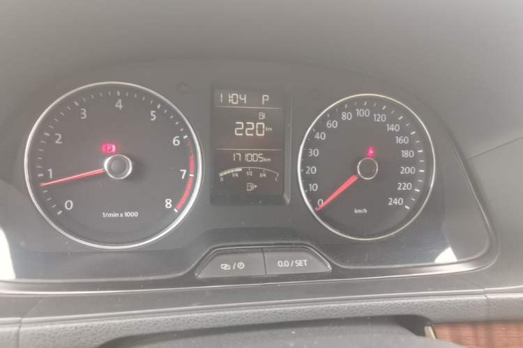 Used Volkswagen Lavida 2013 Restyled Classic 1.6L Automatic Comfort Edition Odometer Close Up