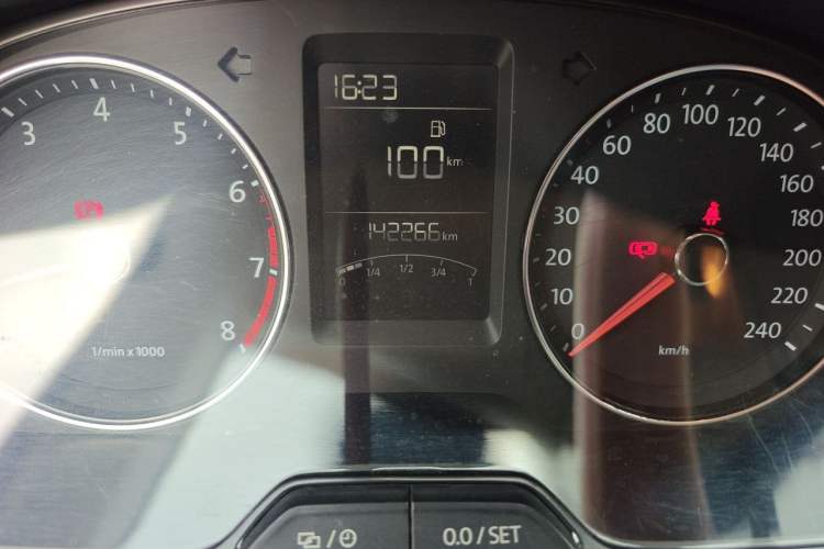 Used Volkswagen Lavida 2013 Restyled Classic 1.6L Manual Comfort Edition Odometer Close Up