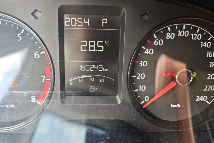 Used Volkswagen Lavida 2013 Revised Classic 1.6L Automatic Fashion Edition Odometer Close Up