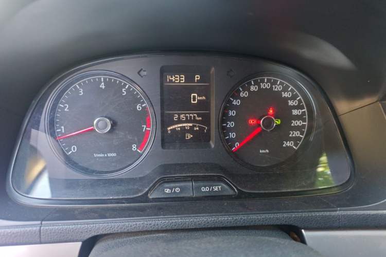 Used Volkswagen Lavida 2013 Revised Classic 1.6L Automatic Fashion Edition Odometer Close Up