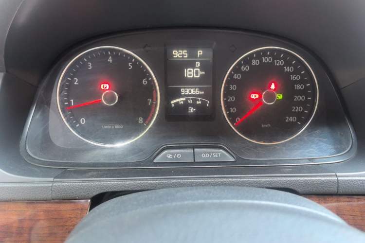 Used Volkswagen Lavida 2013 Restyled Classic 1.6L Automatic Comfort Edition Odometer Close Up
