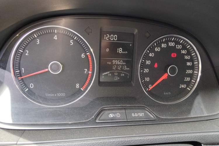 Used Volkswagen Lavida 2013 1.4 TSI Manual Luxury Edition Odometer Close Up