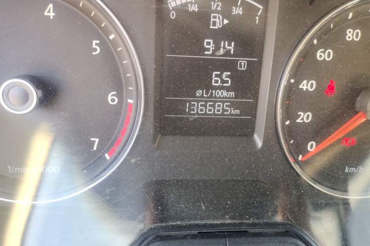 Used Volkswagen Lavida 2013 1.6L Manual Comfort Edition Odometer Close Up