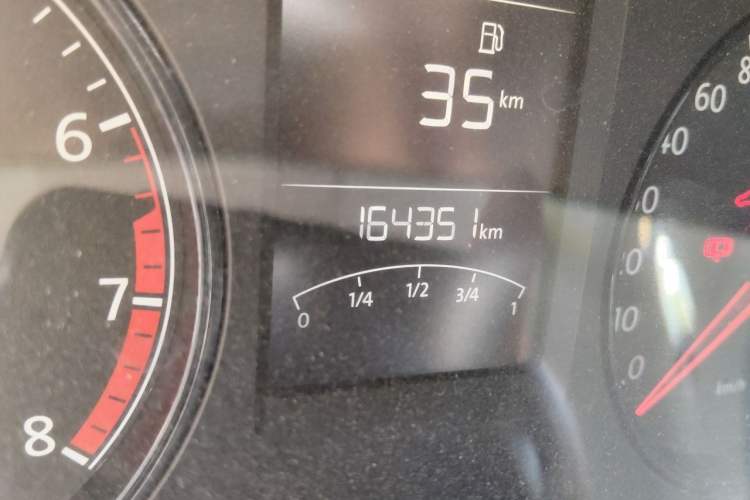 Used Volkswagen Lavida 2013 Revised Classic 1.6L Manual Fashion Edition Odometer Close Up