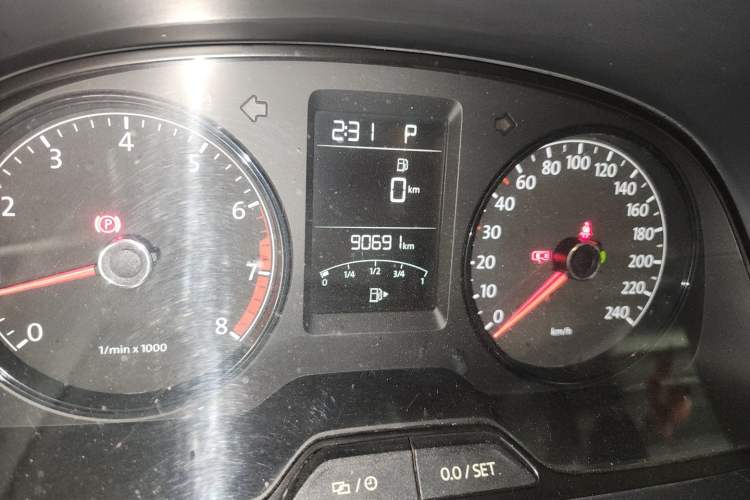 Used Volkswagen Lavida 2013 Revised Classic 1.6L Automatic Fashion Edition Odometer Close Up