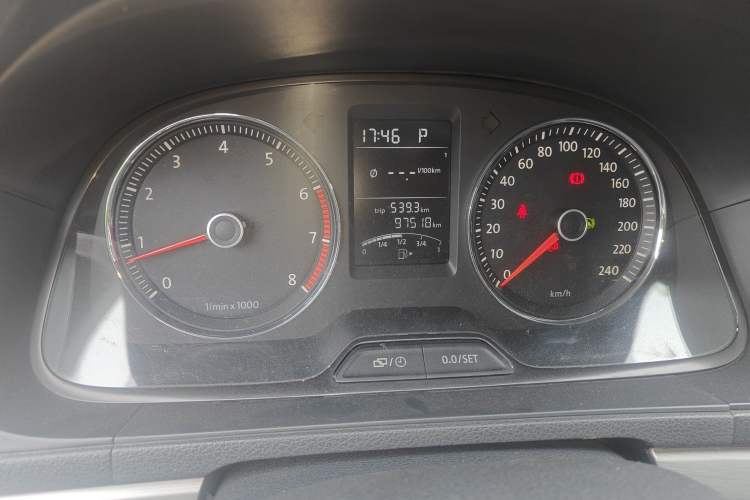 Used Volkswagen Lavida 2013 1.4TSI DSG Comfort Edition Odometer Close Up