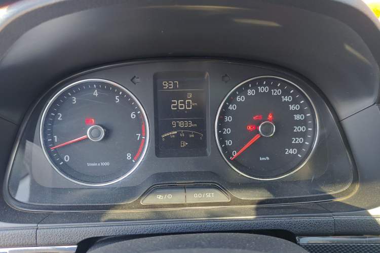 Used Volkswagen Lavida 2013 1.4 TSI Manual Luxury Edition Odometer Close Up
