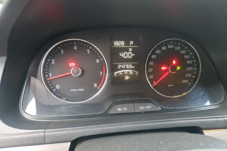 Used Volkswagen Lavida 2013 Restyled Classic 1.6L Automatic Comfort Edition Odometer Close Up