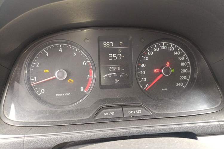 Used Volkswagen Lavida 2013 Revised Classic 1.6L Automatic Fashion Edition Odometer Close Up