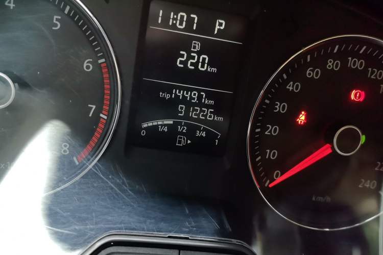 Used Volkswagen Lavida 2013 1.4TSI DSG Luxury Edition Odometer Close Up