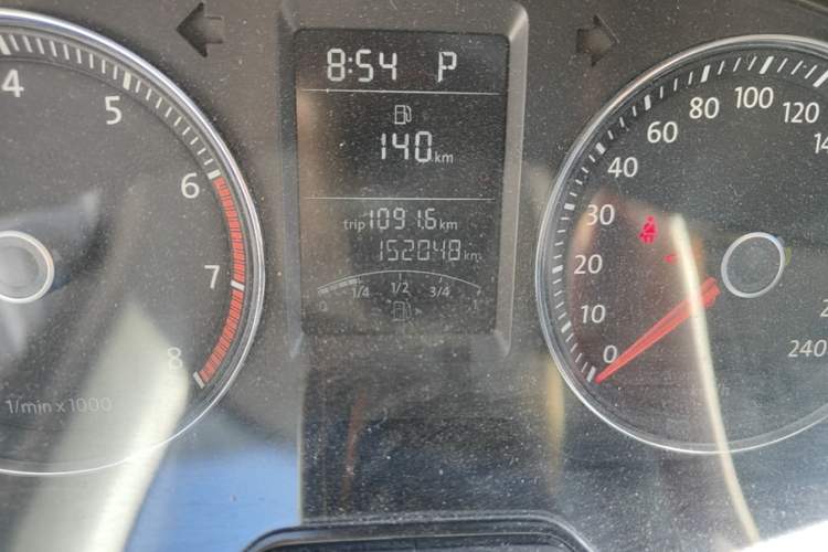 Used Volkswagen Lavida 2013 1.4TSI DSG Comfort Edition Odometer Close Up