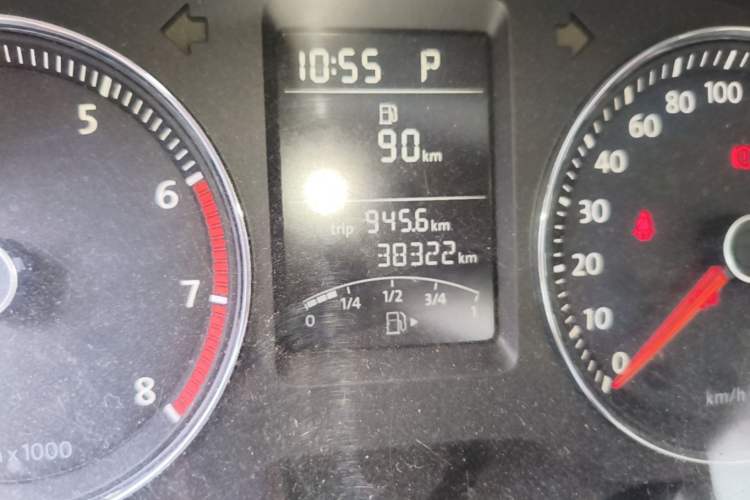 Used Volkswagen Lavida 2013 1.4TSI DSG Comfort Edition Odometer Close Up