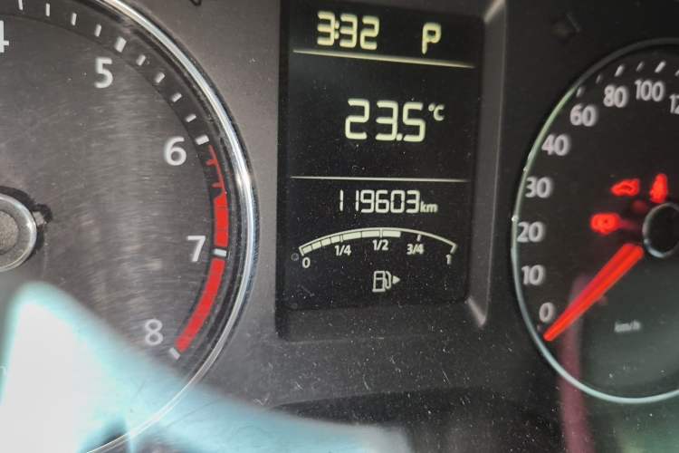 Used Volkswagen Lavida 2013 Revised Version 1.4 TSI DSG Comfort Edition Odometer Close Up