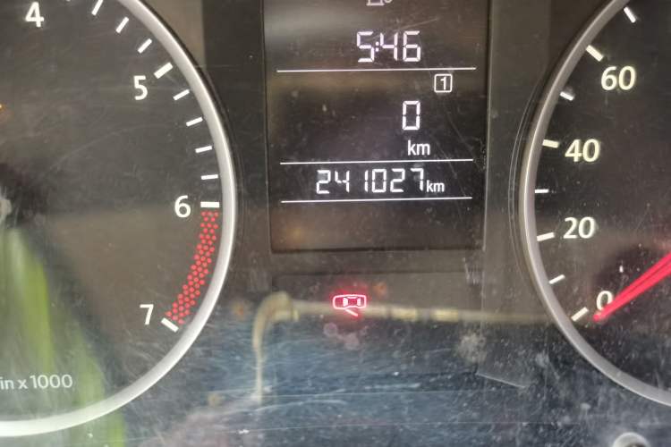 Used Volkswagen Lavida 2013 Classic 1.6L Manual Fashion Edition Odometer Close Up