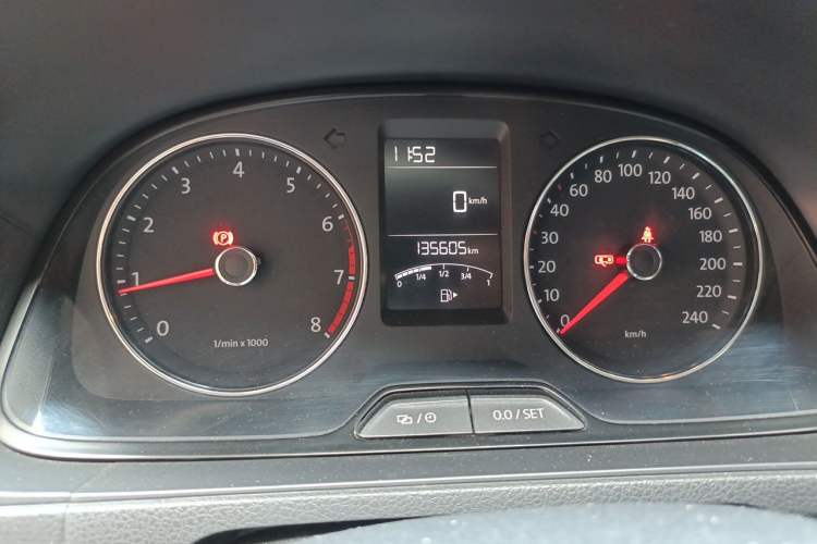 Used Volkswagen Lavida 2013 Restyled Classic 1.6L Manual Comfort Edition Odometer Close Up