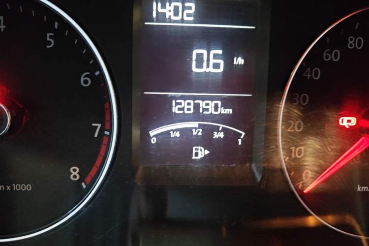 Used Volkswagen Lavida 2013 1.6L Manual Comfort Edition Odometer Close Up
