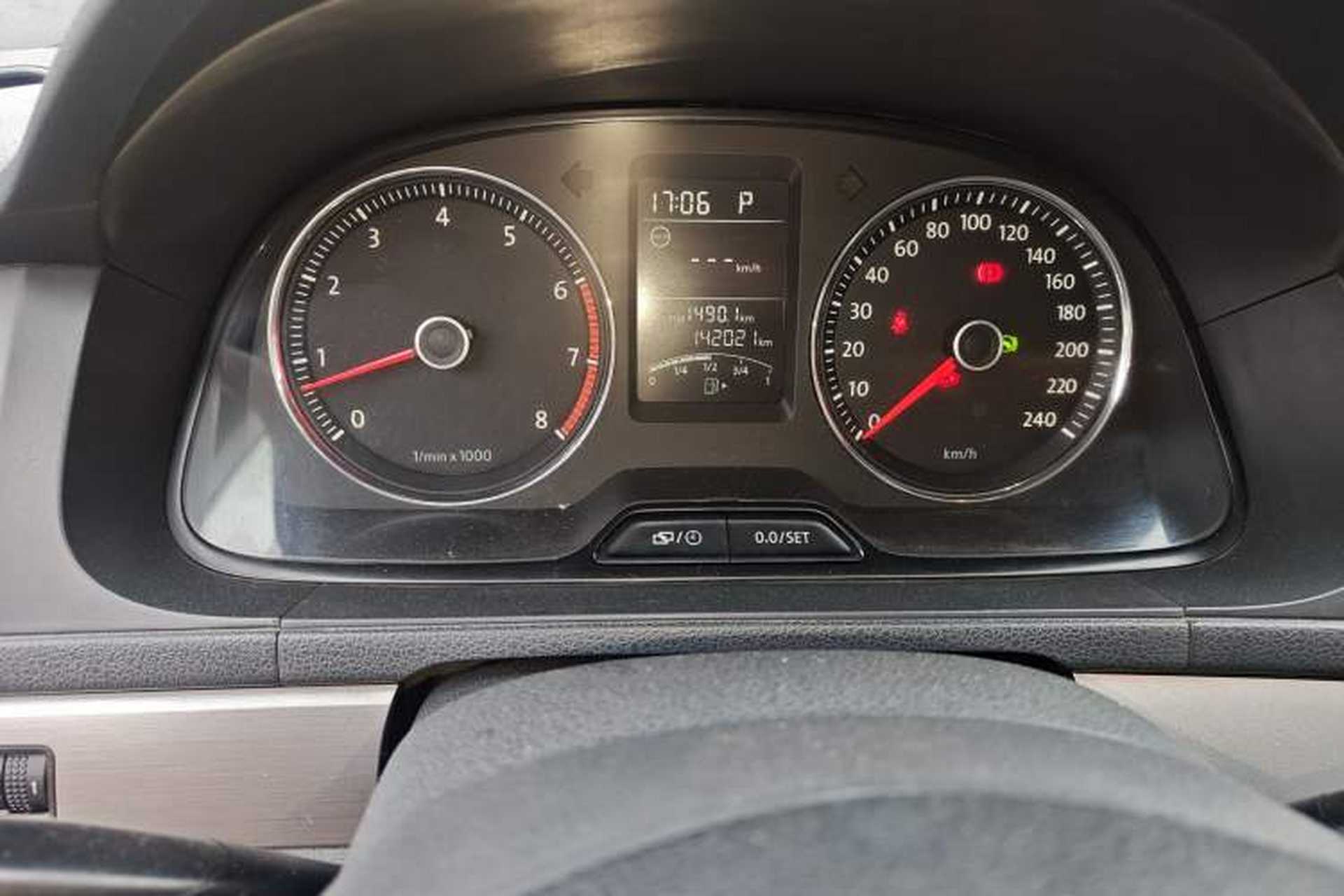 Used Volkswagen Lavida 2013 1.4TSI DSG Comfort Edition Odometer Close Up