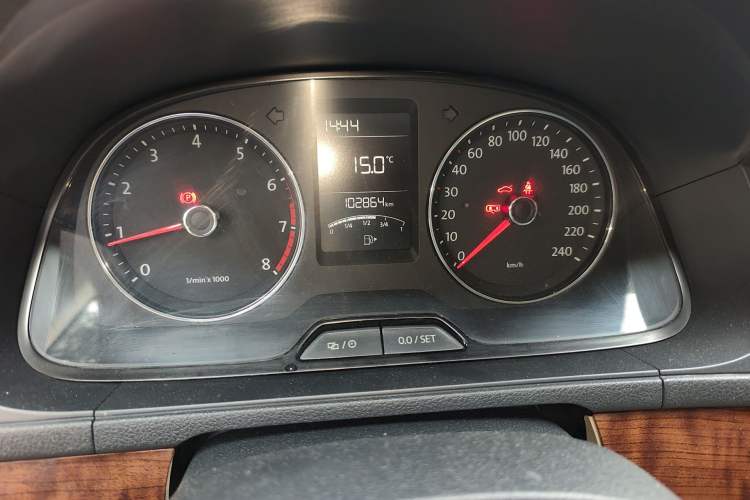 Used Volkswagen Lavida 2013 Restyled Classic 1.6L Manual Comfort Edition Odometer Close Up