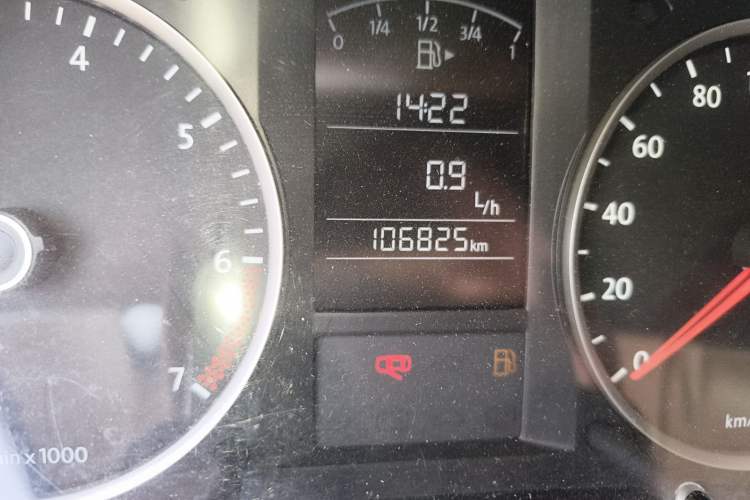 Used Volkswagen Lavida 2013 1.6L Manual Fashion Edition Odometer Close Up