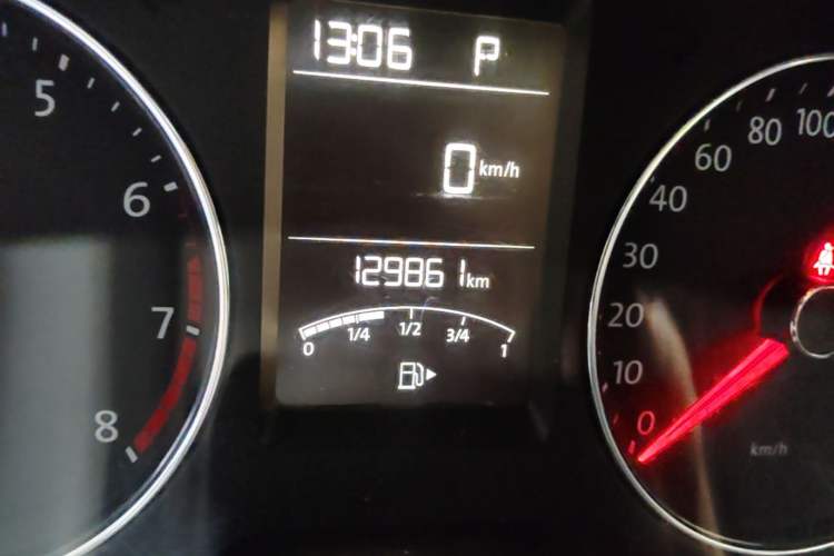 Used Volkswagen Lavida 2013 Revised Version 1.4 TSI DSG Comfort Edition Odometer Close Up