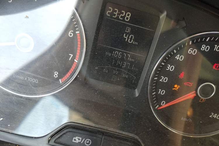Used Volkswagen Lavida 2013 1.4TSI Manual Comfort Edition Odometer Close Up