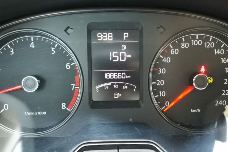 Used Volkswagen Lavida 2013 Revised Classic 1.6L Automatic Fashion Edition Odometer Close Up