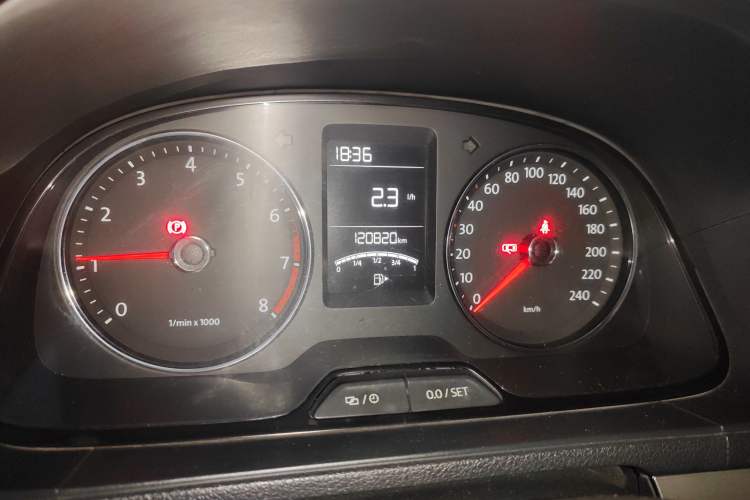 Used Volkswagen Lavida 2013 Restyled Classic 1.6L Manual Comfort Edition Odometer Close Up