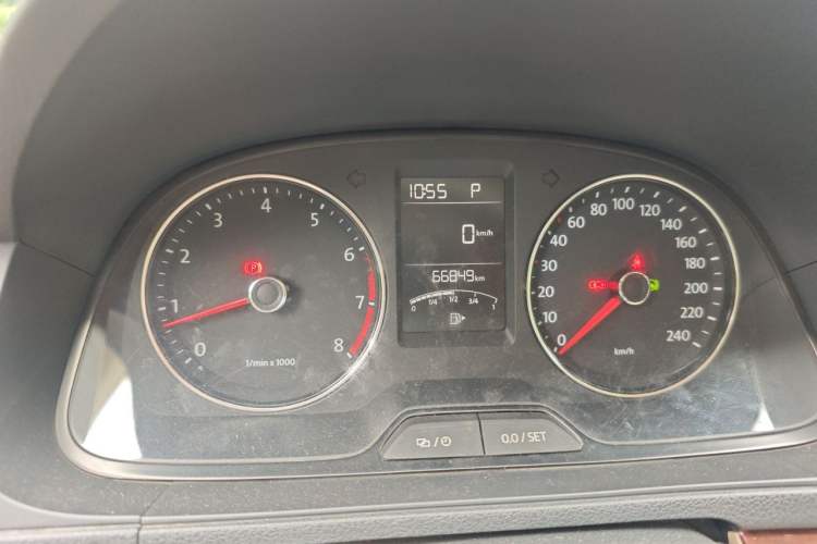 Used Volkswagen Lavida 2013 Restyled Classic 1.6L Automatic Comfort Edition Odometer Close Up